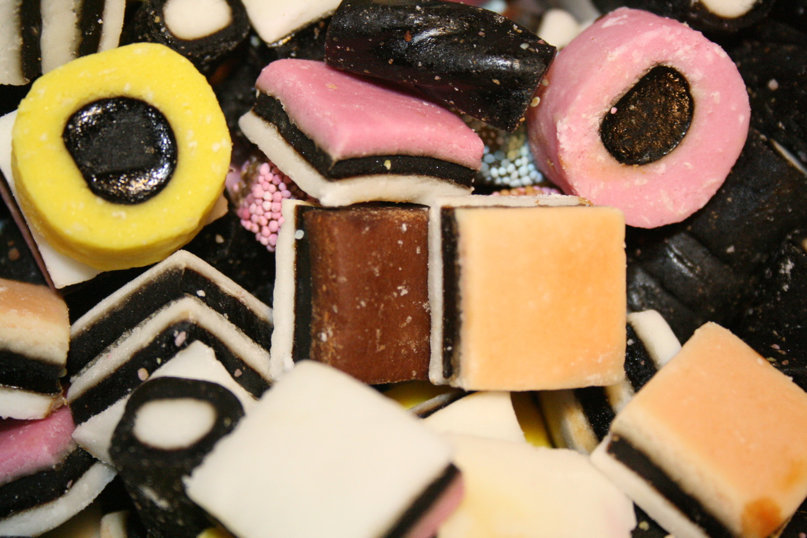 ENGLISH LICORICE ALLSORTS, 6.6LBS
