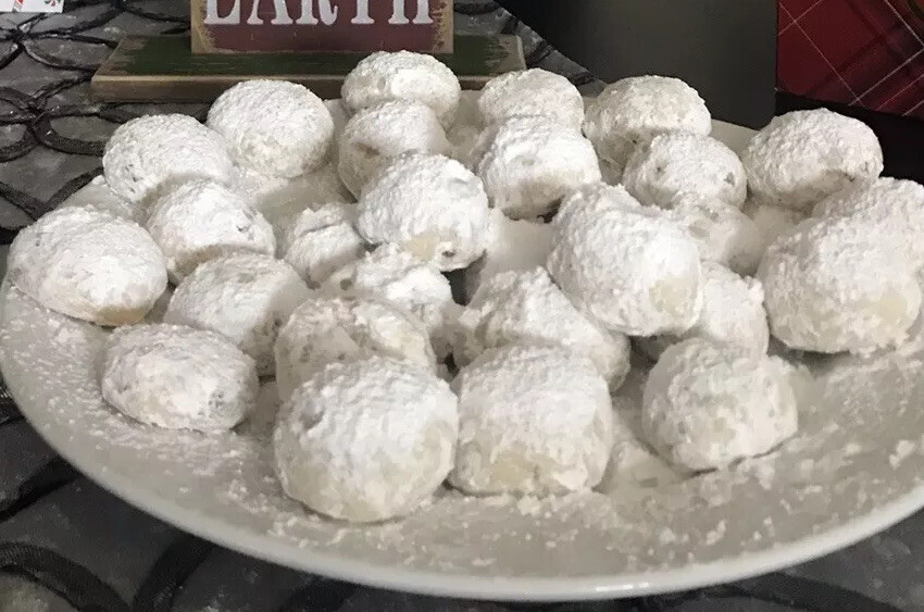 Homemade Cookies Snowball Pecan Or Walnuts 200 Cookies . Cello Bag, 4 Boxes.