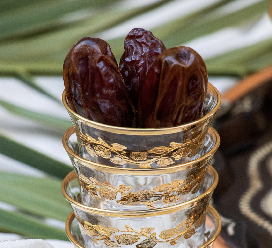 11LB MEDJOOL DATES . Medium. FAST FREE SHIPPING…. CALIFORNIA FRESH.