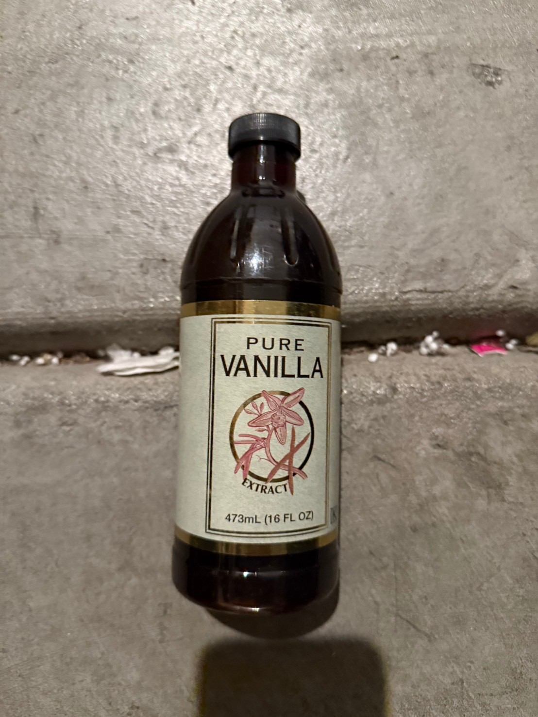 New 16 FL Oz Costco pure vanilla extract 16 oz Exp. Nov 2029