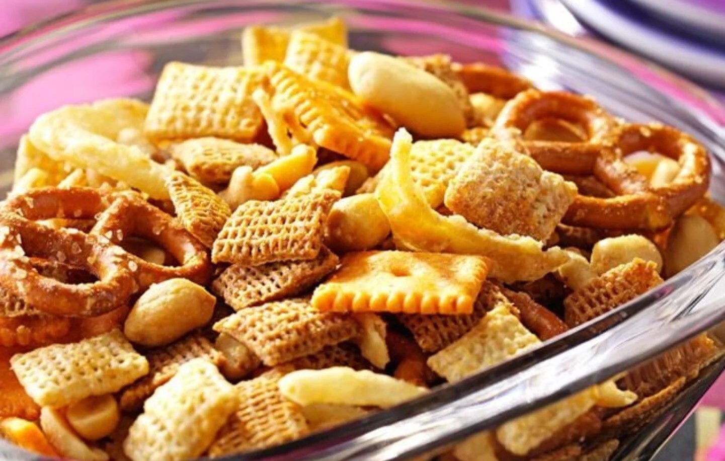 CARAMEL FLAVOR CUSTOM MADE SNACK MIX, PARTY CHIPS MIX, SWEET-SALTY CHEX MIX PICK