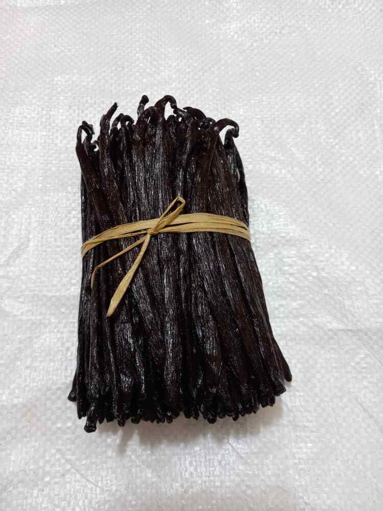 Fresh Organic Vanilla Beans Grade A 5′- 8′ – Bulk Vanilla Pods and Vanilla Cuts.
