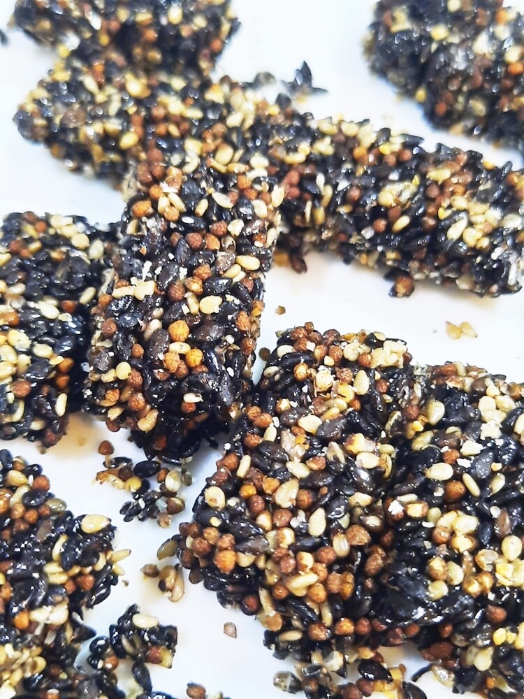 12Packs Sesame Crispy Snack Mixed Grains Dessert Black sesame Vegetarians