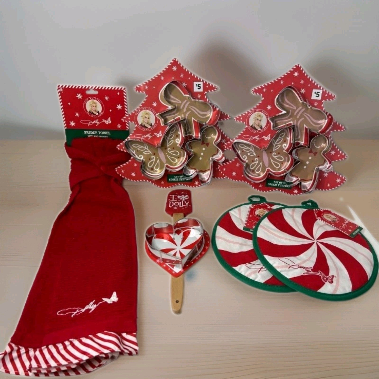 Dolly Parton Christmas 6Pc. kitchen Set Cookie Cutters/Towel/Spatula/ Potholders