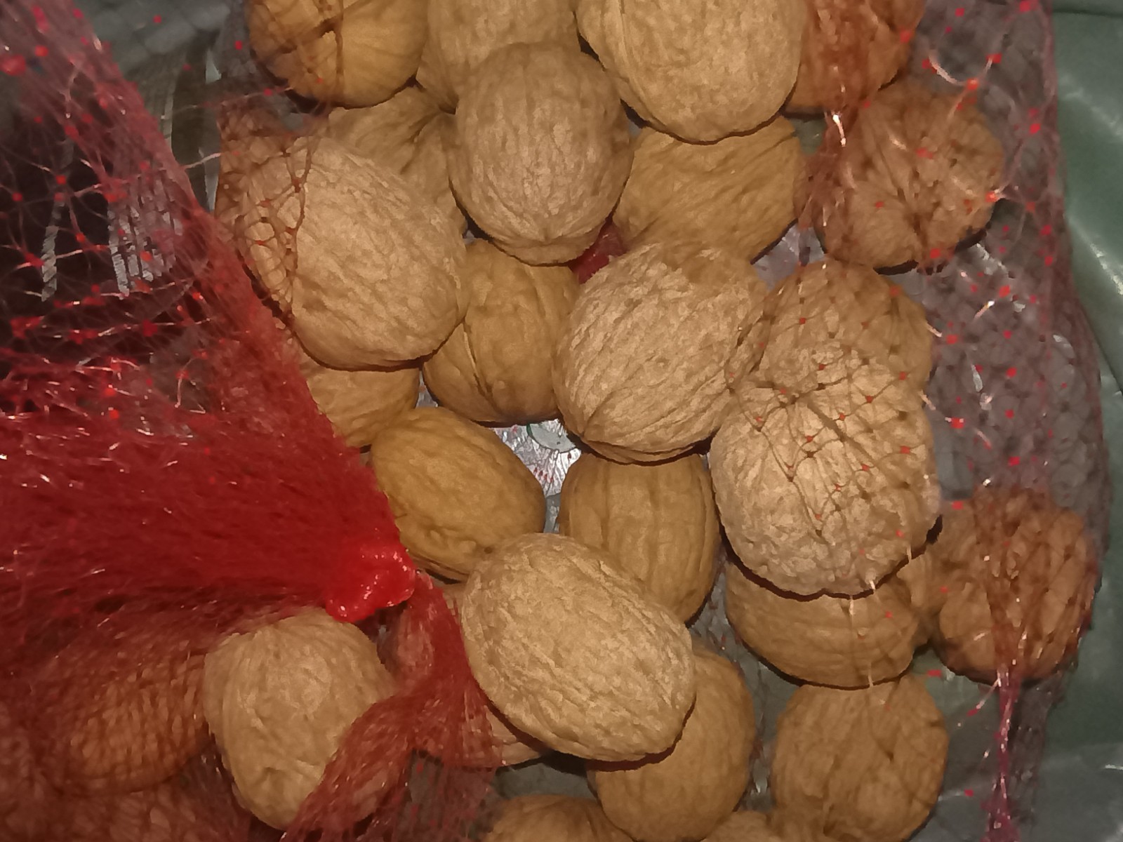 4 Lb Box Of 100% All Organic Hand Gathered Walnuts In Shell
