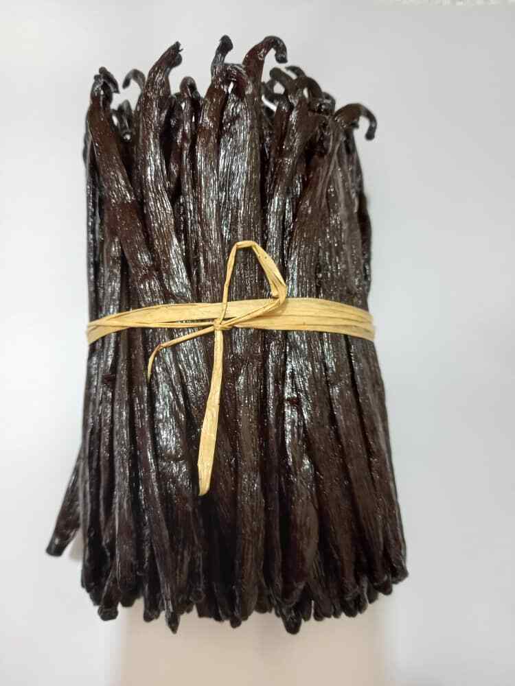 Fresh Organic Vanilla Beans Grade A 5′- 8′ – Bulk Vanilla Pods and Vanilla Cuts.