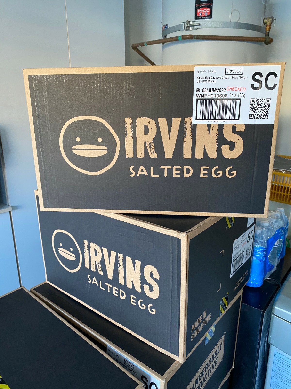 IRVINS Salted Egg Cassava Chips Chef Crafted Salted Chips Full Box 24 Pcs 105g