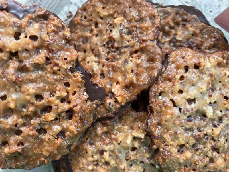 Trader Joe’s 8 oz. LACEYS COOKIES Dark Chocolate Almond ** BB 5/2026 **