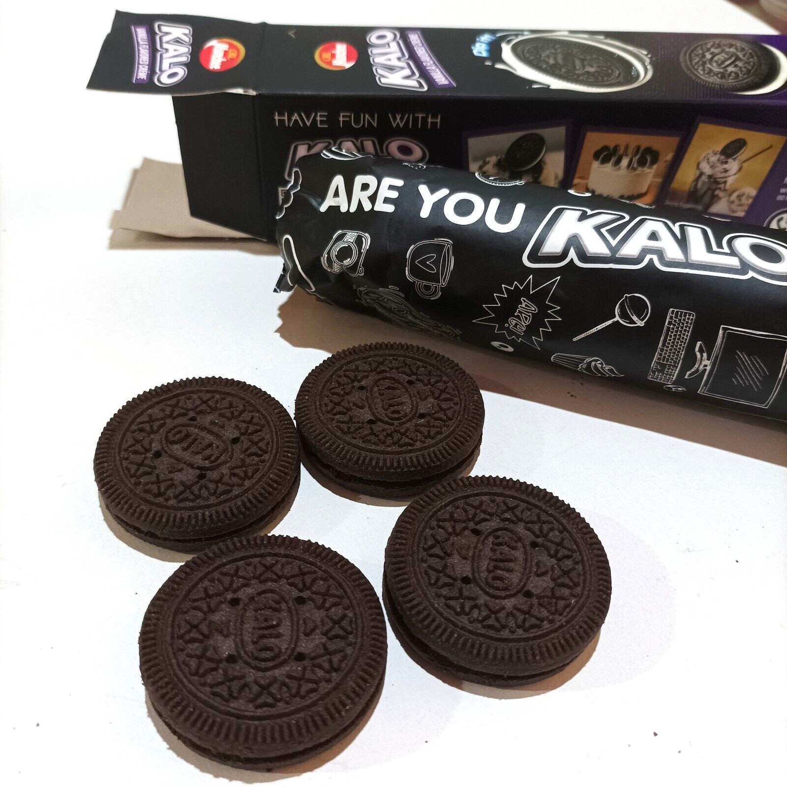 CHOCOLATE Biscuit With Ceylon Munchee KALO Vanilla Flavored Creamy CENTER New