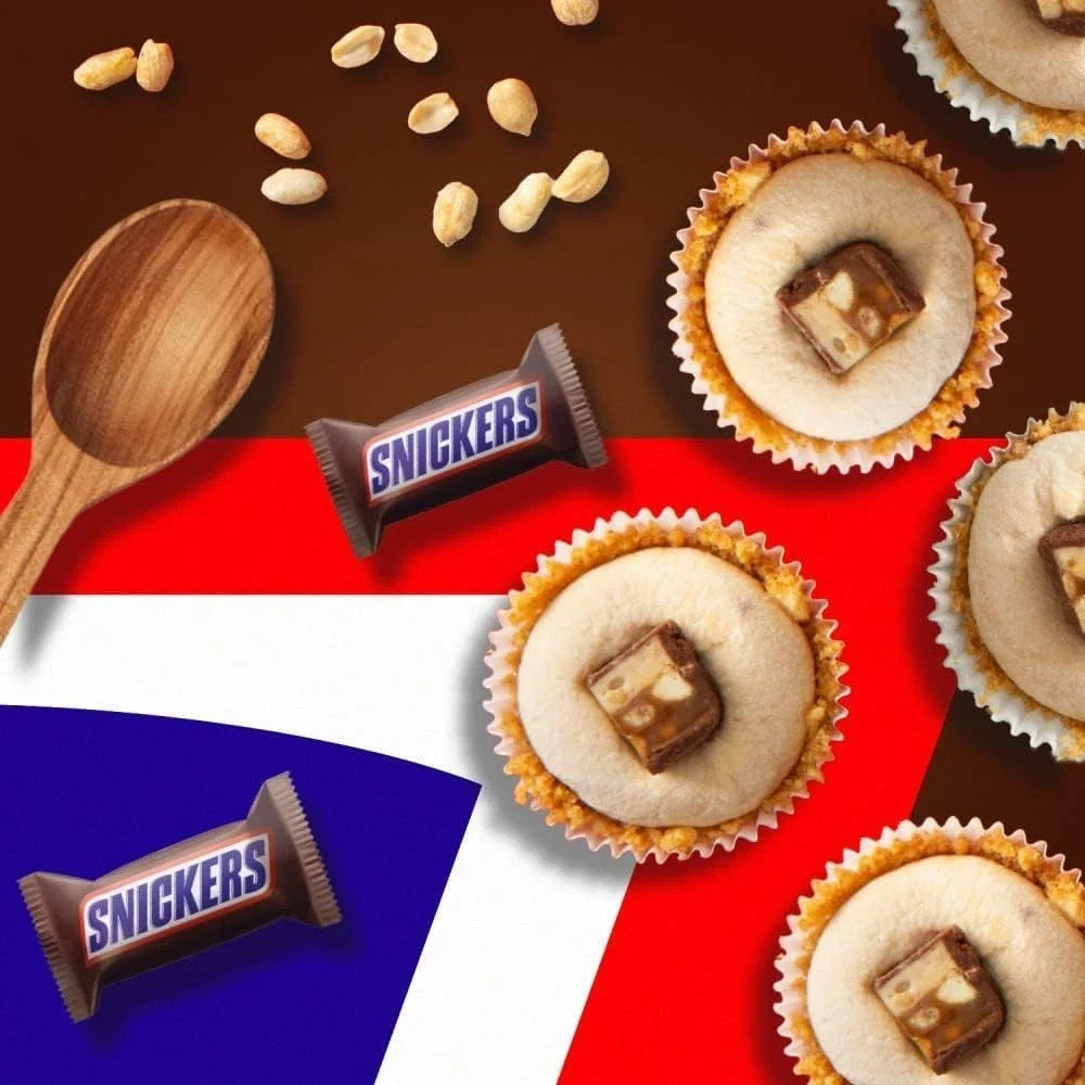 Snickers Milk Chocolate Fun Size, Bulk Holiday Wrapped Candy Bars (5 Pounds)