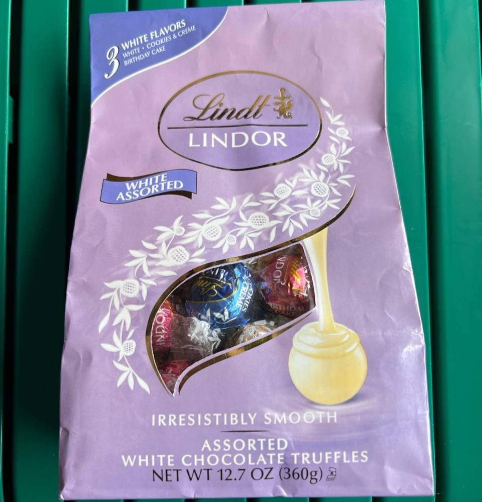 Limited Edition Lindt Lindor White Assorted Chocolate Truffle 12.7oz BB 03/26