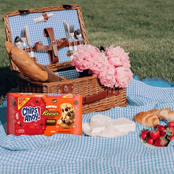 CHIPS AHOY! Chewy Chocolate Chip Cookies with Reese’s Peanut Butter Cups, Family