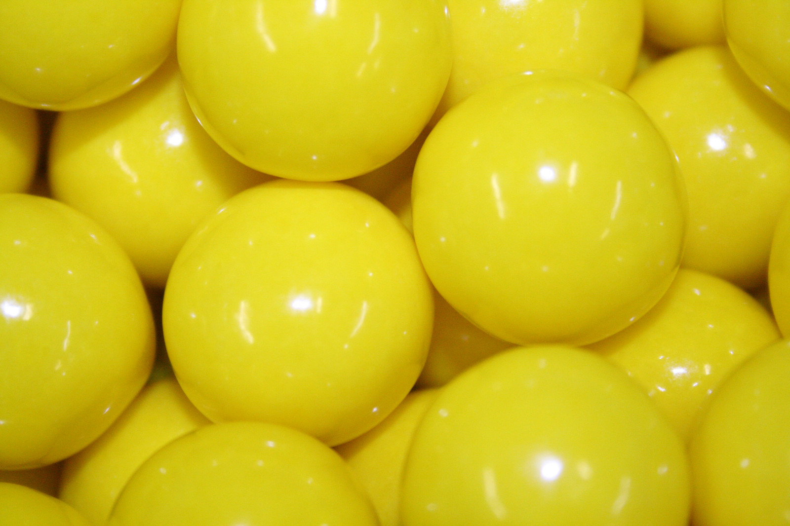 GUMBALLS YELLOW 25mm or 1 inch (114 count), 2LBS