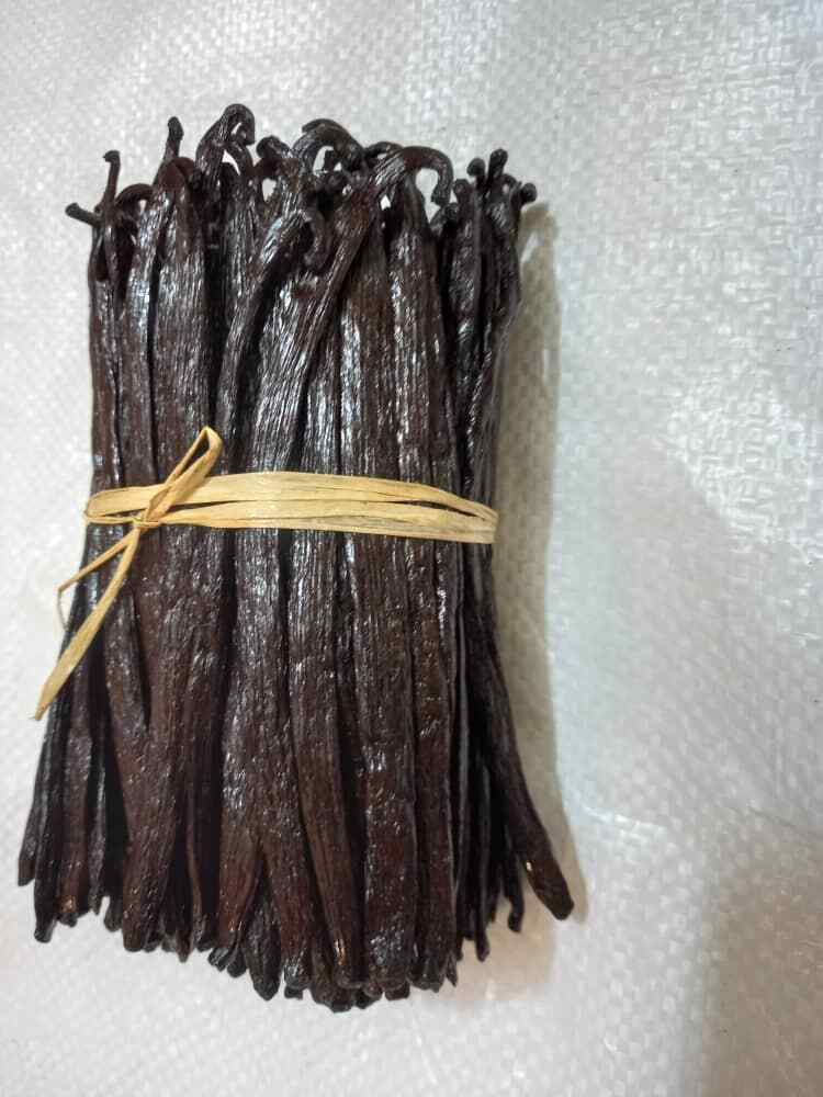 Fresh Organic Vanilla Beans Grade A 5′- 8′ – Bulk Vanilla Pods and Vanilla Cuts.