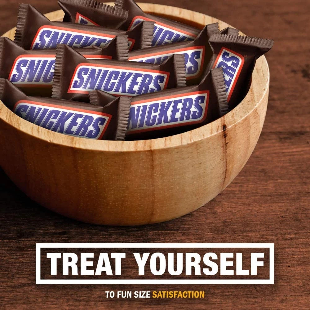 Snickers Milk Chocolate Fun Size, Bulk Holiday Wrapped Candy Bars (5 Pounds)