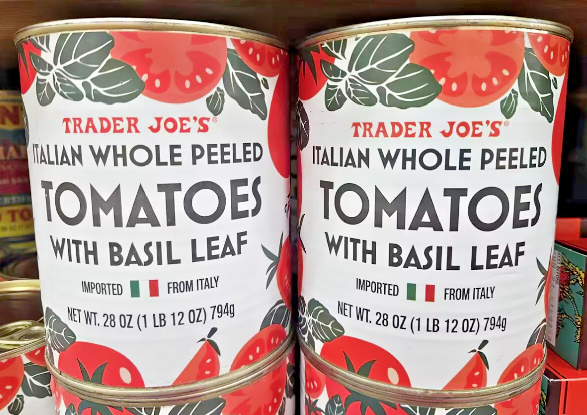Trader Joe’s Italian Whole Peeled Tomatoes with Basil Leaf 28oz 794g (2 Cans)