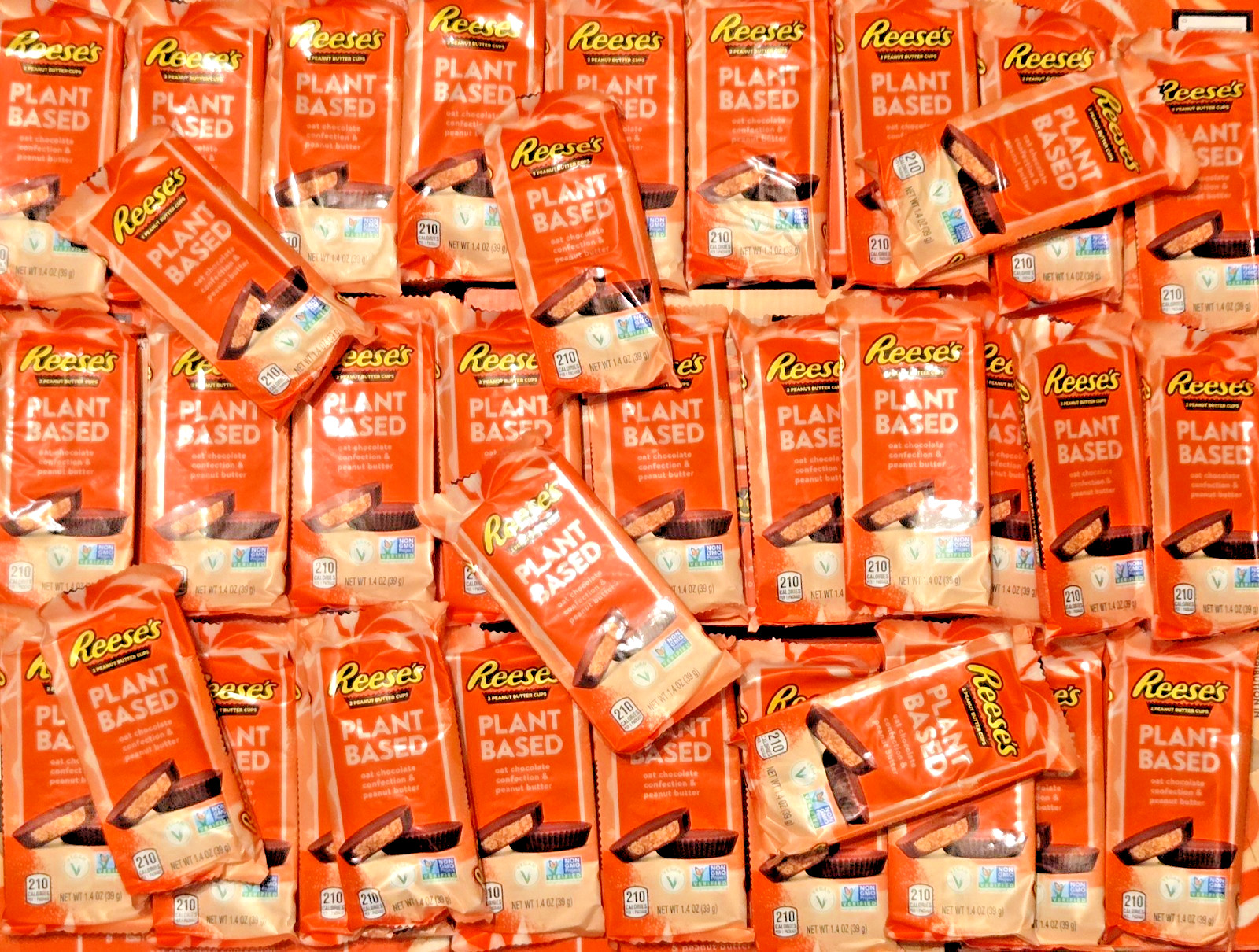 136 CUP REESE’S PLANT-BASED OAT CHOCOLATE CONFECTION PEANUT BUTTER 68 VEGAN PACK