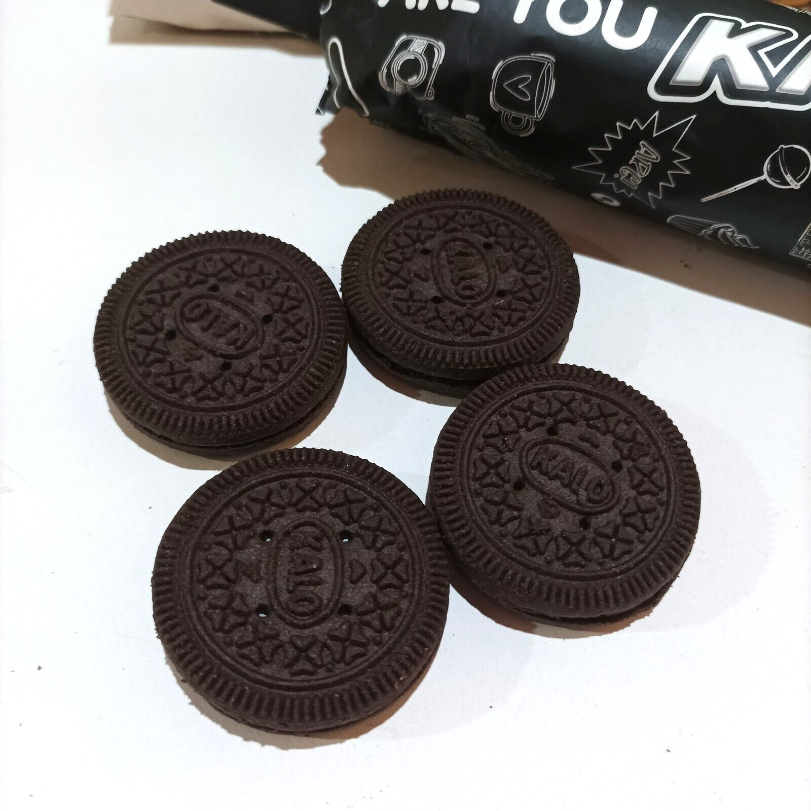 CHOCOLATE Biscuit With Ceylon Munchee KALO Vanilla Flavored Creamy CENTER New