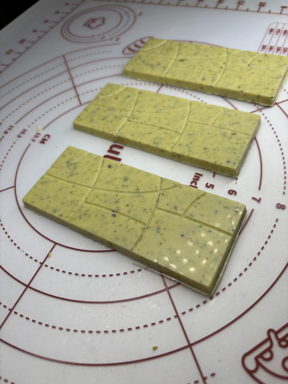 White chocolate bar full of pistachio nuts , Belgium chocolate hand made 50g !