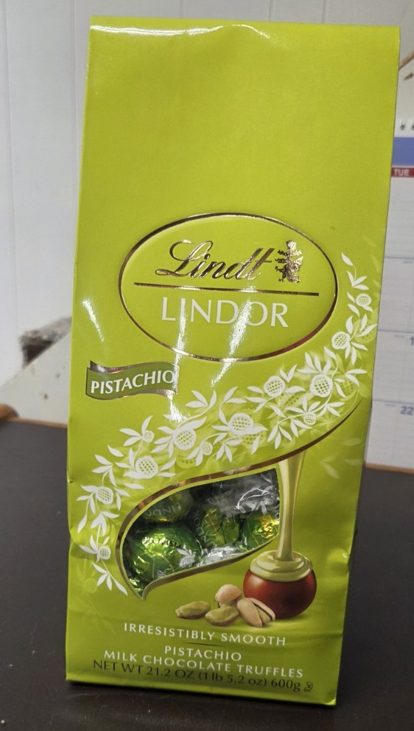 Lindt Lindor Milk Chocolate Pistachio Truffles 21.2 Ounce Bag EXP 1/31/2027