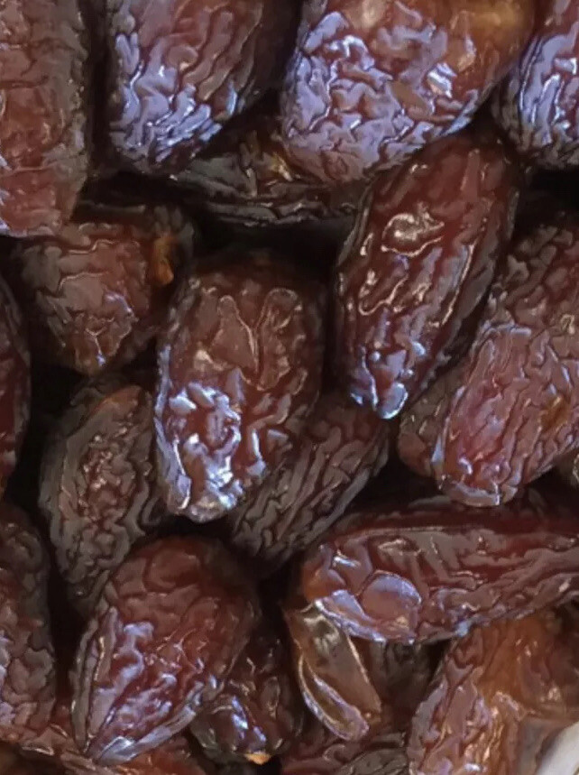 SUPER JUMBO 11LB MEDJOOL DATES. CALIFORNIA FRESH DATES. JUICY AND DELICIOUS.