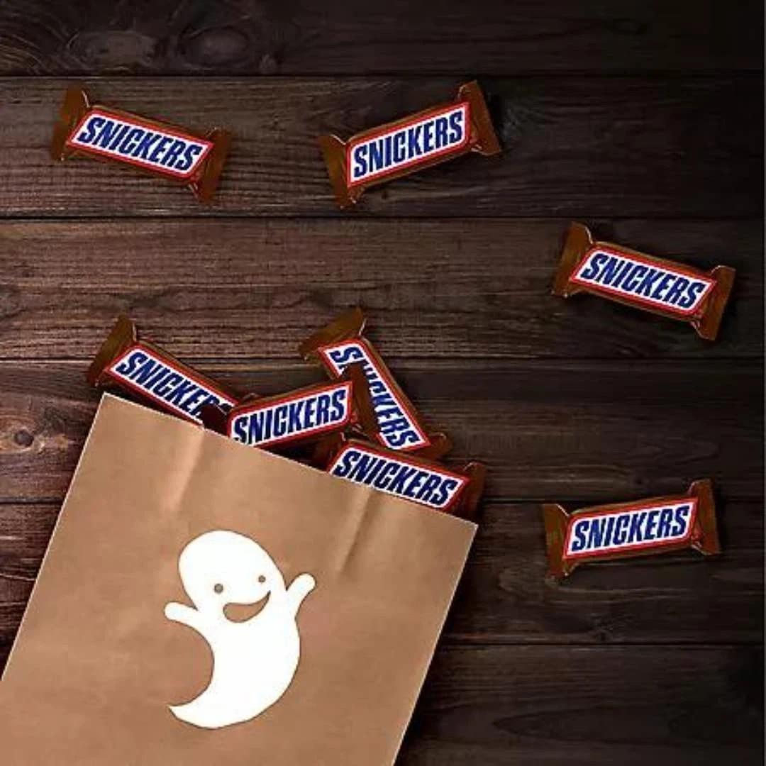 Snickers Milk Chocolate Fun Size, Bulk Holiday Wrapped Candy Bars (5 Pounds)