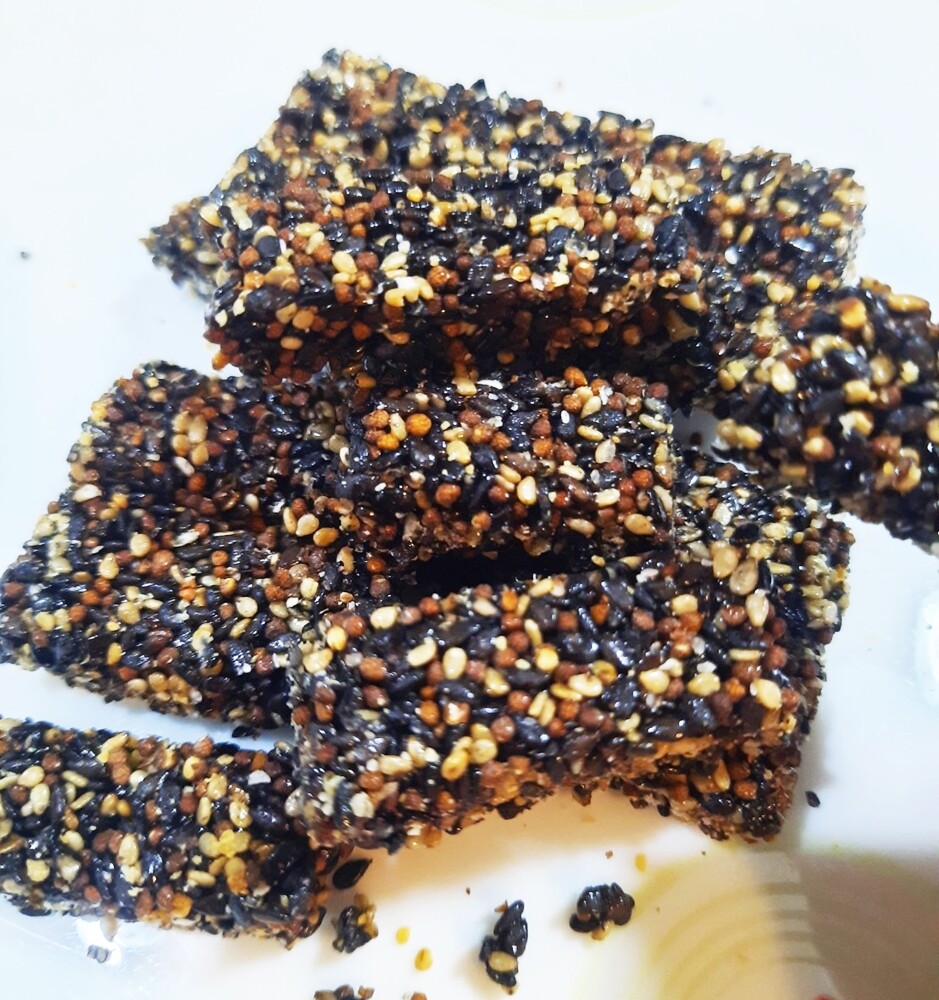 12Packs Sesame Crispy Snack Mixed Grains Dessert Black sesame Vegetarians