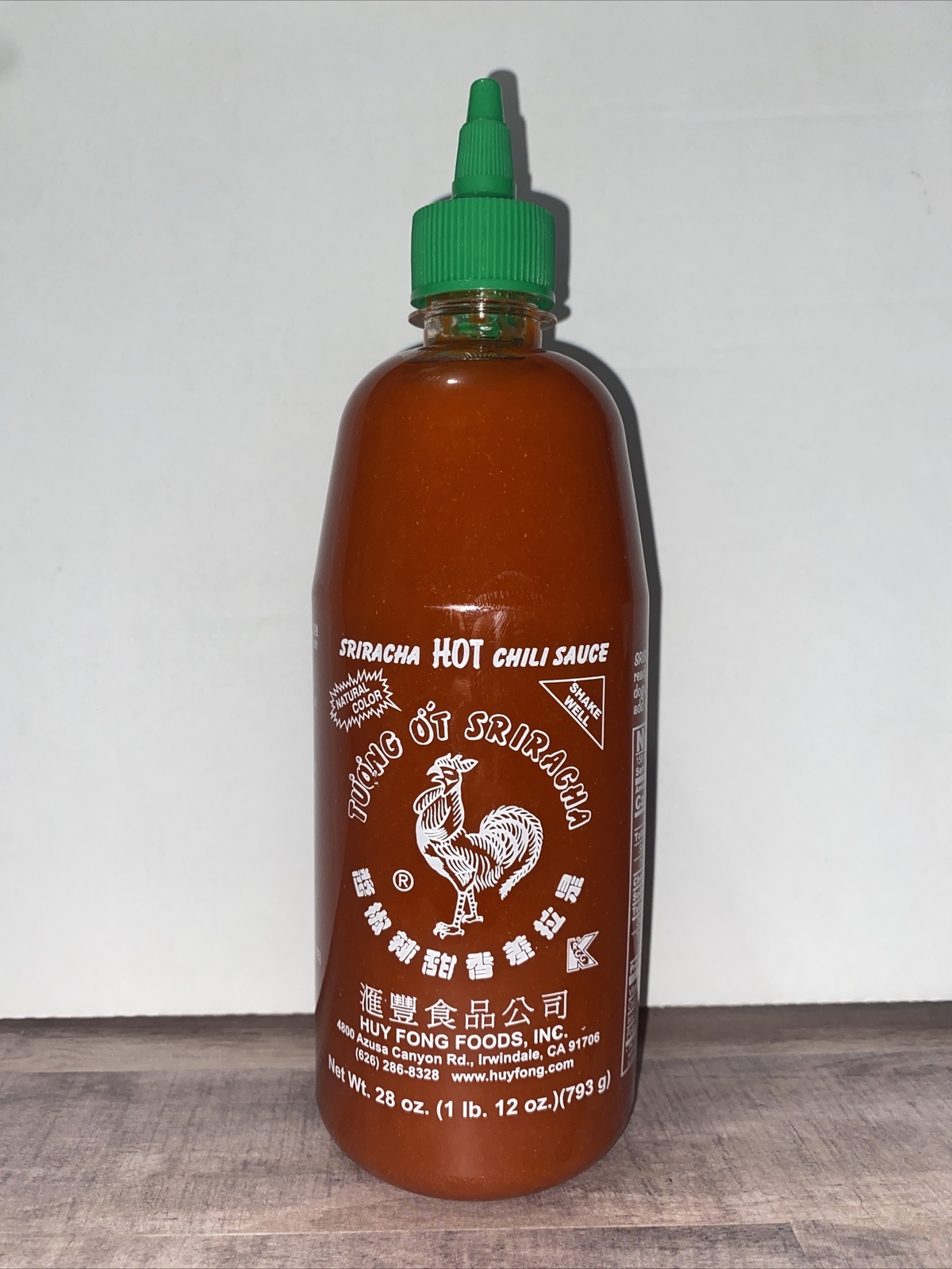 Huy Fong Sriracha 28 oz. Large Bottle Hot Chili Sriracha Sauce – Exp: AUG/2025