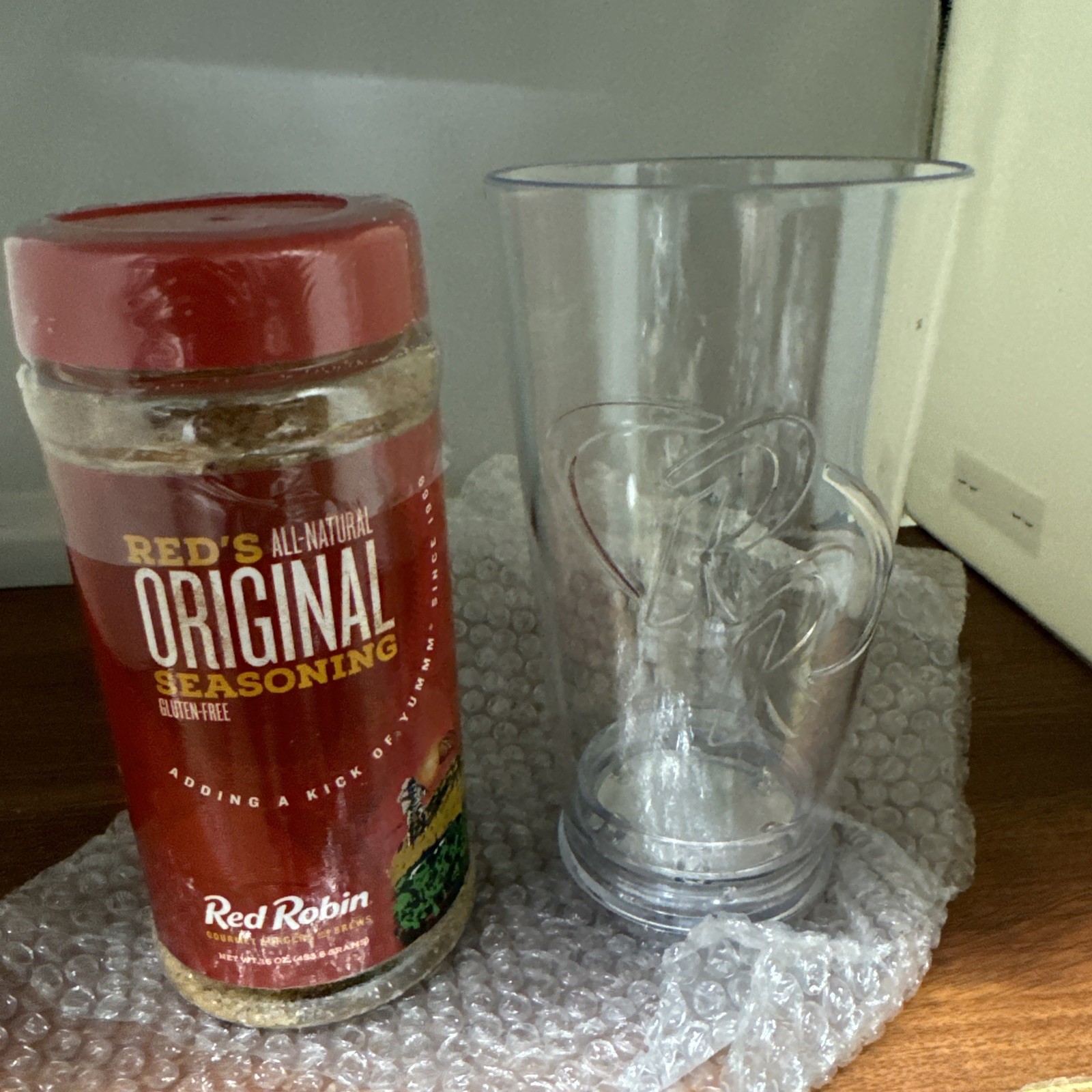 16oz Red Robin Seasoning – LARGE Size W/ Red Robin Cup 12oz Red Flashing Lights