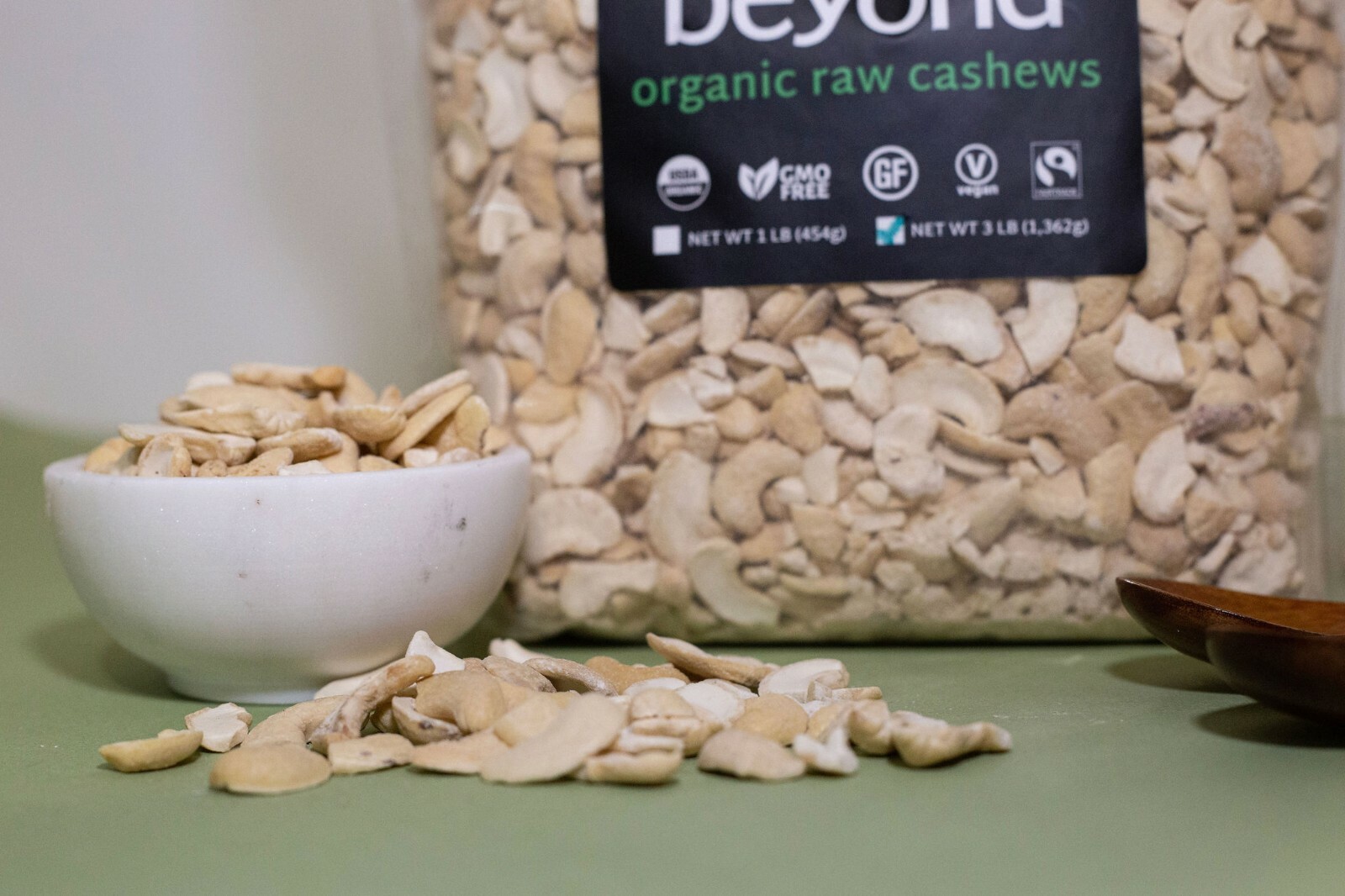RAW ORGANIC CASHEW HALVES & PIECES -1 LB by beyond (Non-GMO, Fairtrade, Vegan)