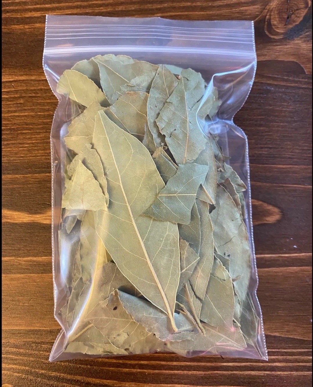 Freshly picked Oregon Bay Leaves – Organic (no pesticides, approx.10 leaves)