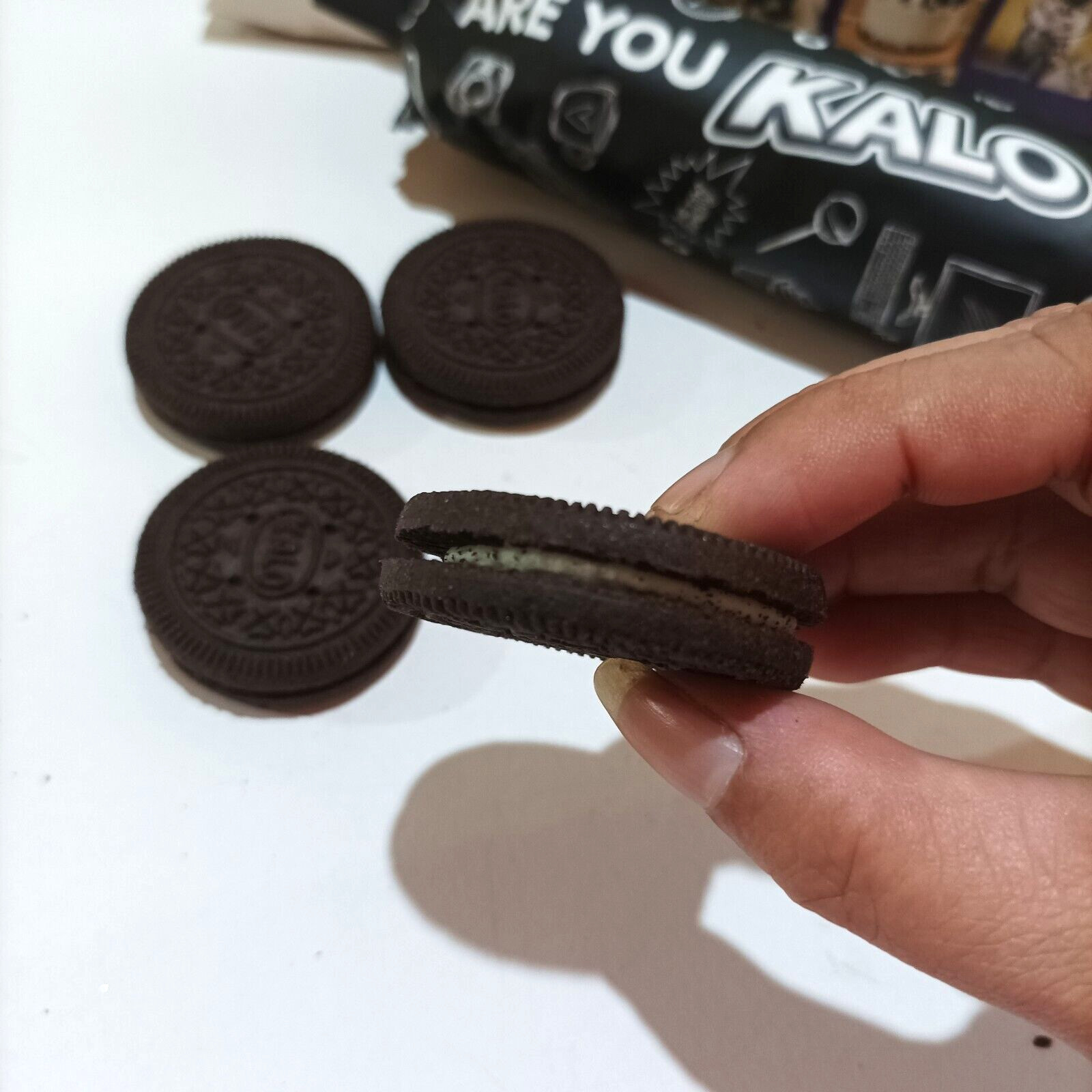 CHOCOLATE Biscuit With Ceylon Munchee KALO Vanilla Flavored Creamy CENTER New