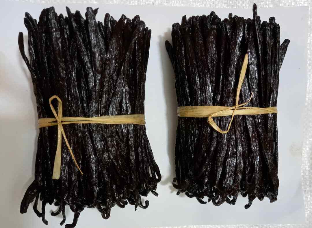 Fresh Organic Vanilla Beans Grade A 5′- 8′ – Bulk Vanilla Pods and Vanilla Cuts.