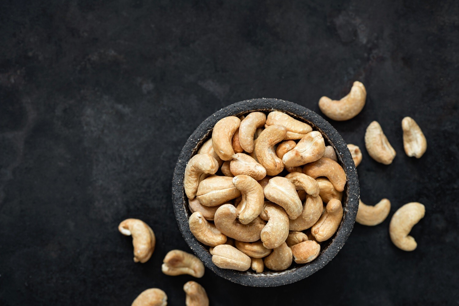 RAW CASHEWS CRUNCHY MILDLY SWEET BAG & FREE SHIPPING PREMIUM QUALITY 18oz(500g)