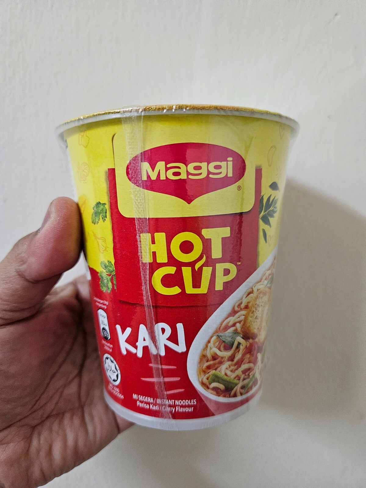 6 CUPS × 58g MAGGI HOT CUP CURRY