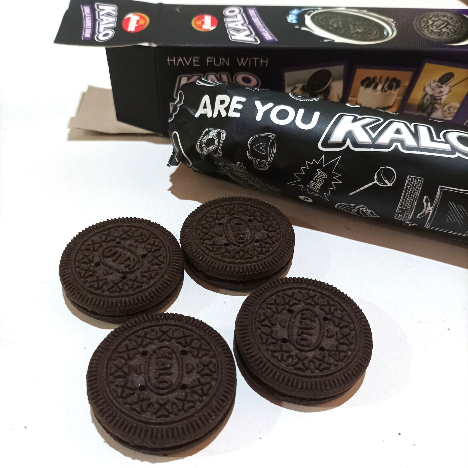 CHOCOLATE Biscuit With Ceylon Munchee KALO Vanilla Flavored Creamy CENTER New