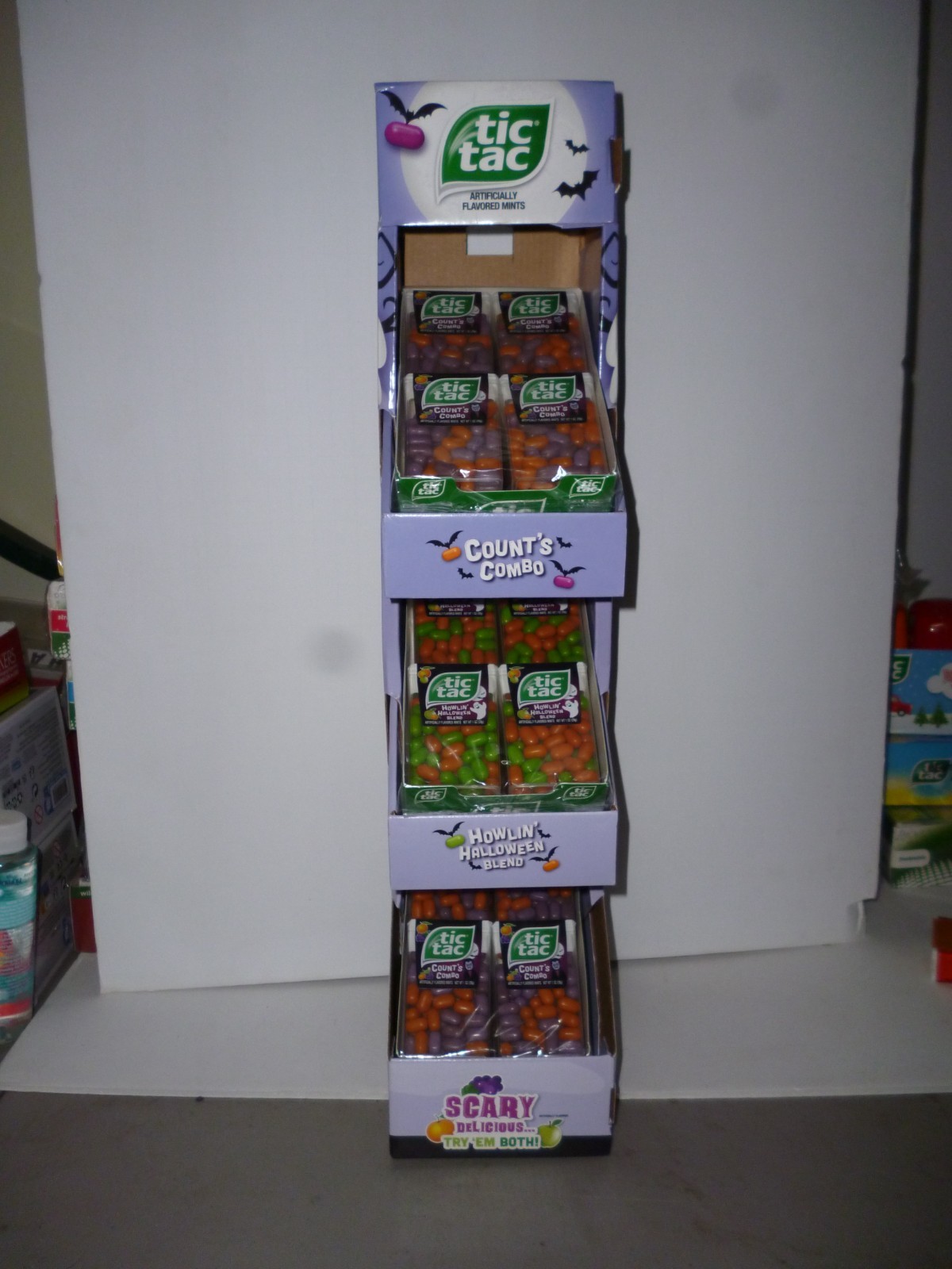 TIC TACS HALLOWEEN STORE DISPLAY WITH 3 12 1 OZ PACKS NEW NEVER OPENED