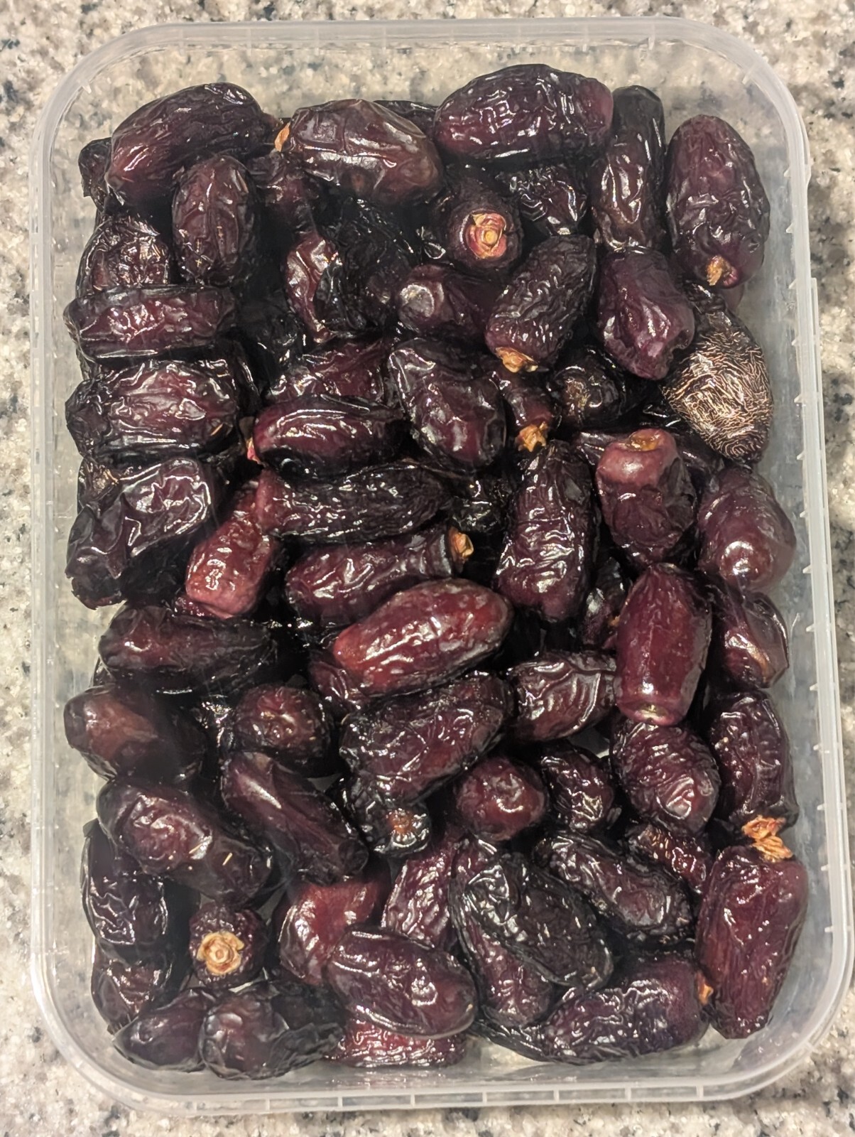 ORGANIC FRESH KOSHER DATES FROM DUBAI – 2 Pounds for $20.