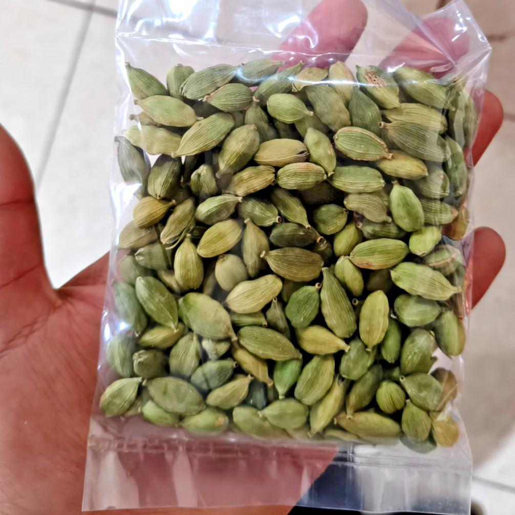 Premium Green Cardamom Pods 7+ mm size 3.52 oz/100gm Aromatic & Fresh Spice