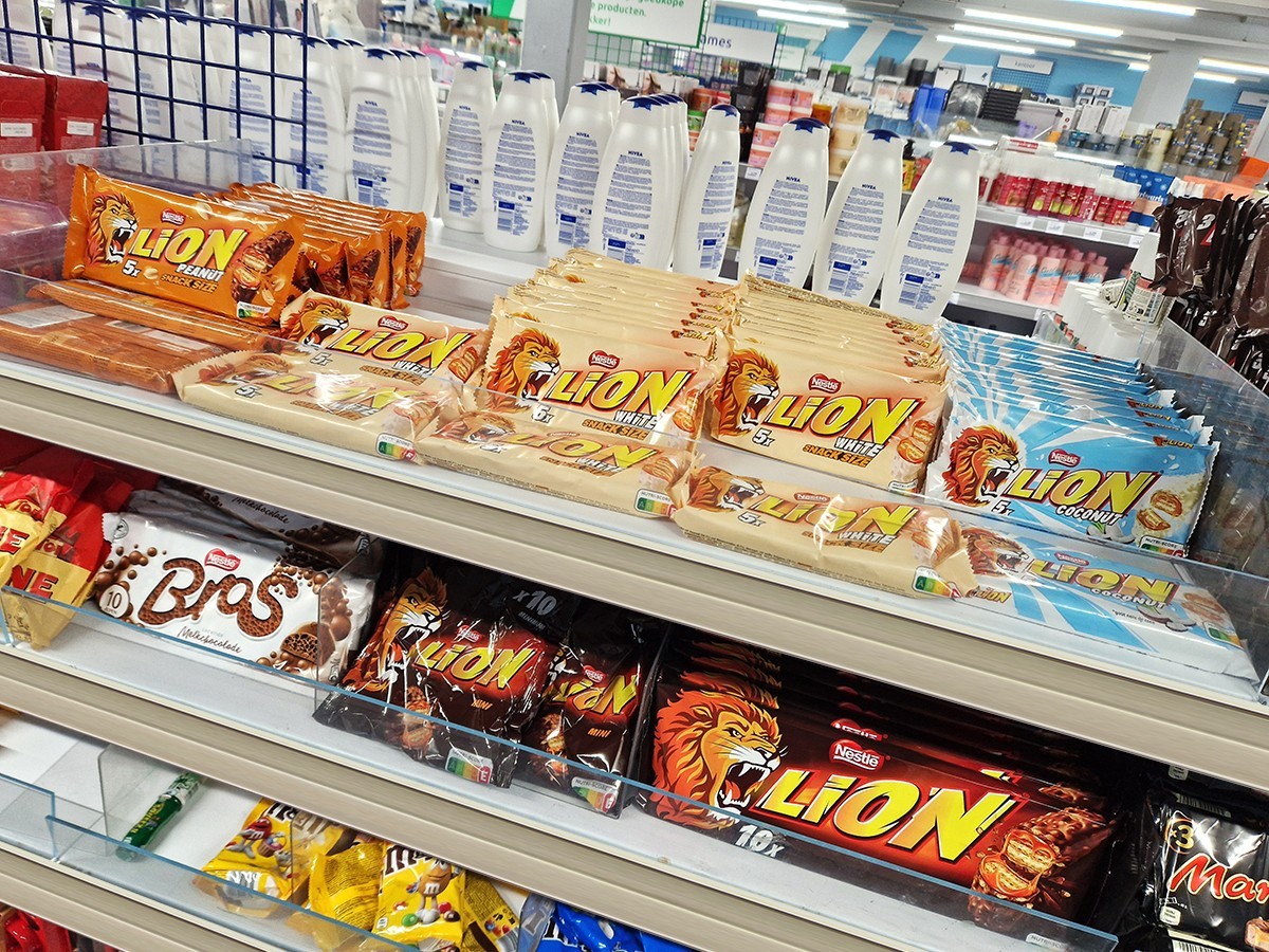 FREE SHIPPING 24 till 33 bar Nestlé Lion white, crunch & Côte d’Or chocolate