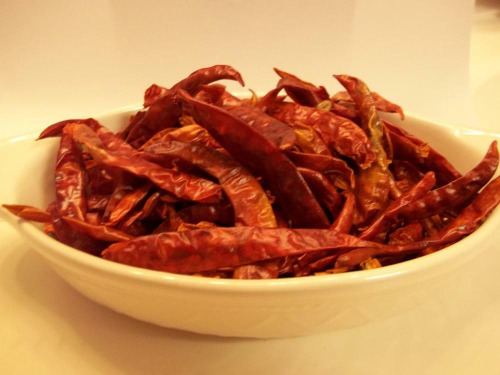CAYENNE PEPPER, WHOLE DRIED , 4 ounce DELICIOUS FRESH SPICY DRIED HERB