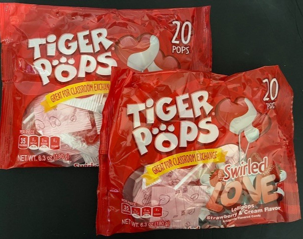 Tiger Pops Swirled STRAWBERRY & CREAM Flavor Heart Shaped Lollipops(40 LOLLIOPS}