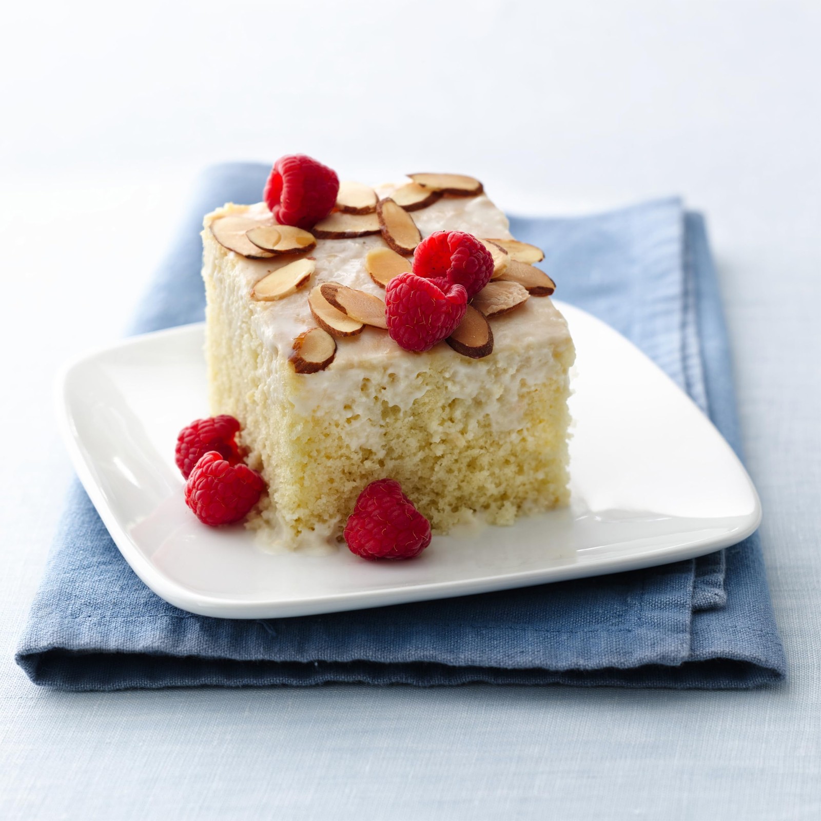 Betty Crocker Favorites Super Moist Vanilla Cake Mix, 13.25 Ounce (Pack of 1)