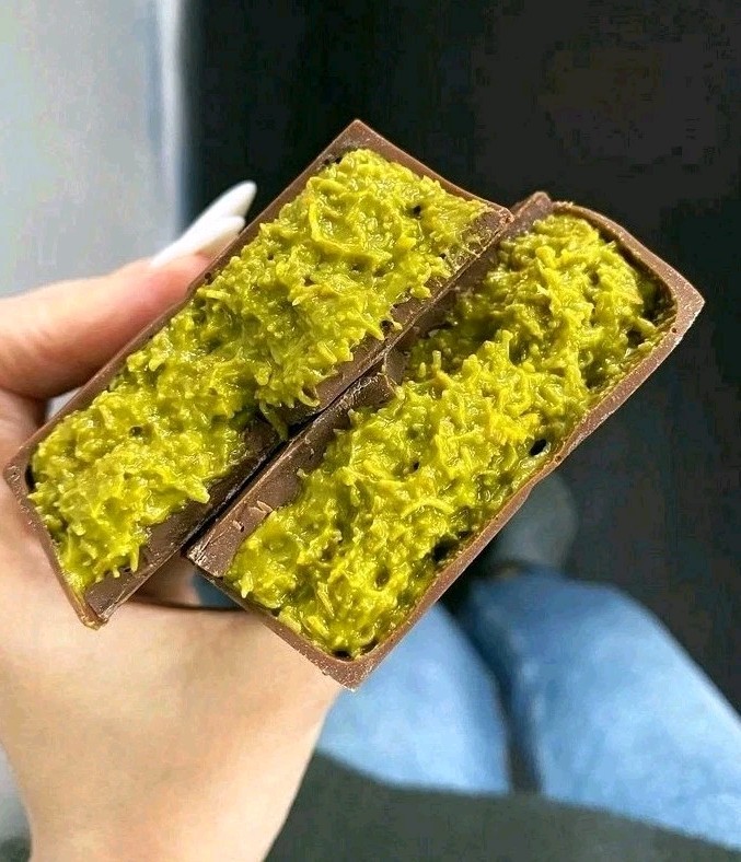 200g Beyoglu Dubaco Premium Dubai Chocolate With Pistachio and Kadaifi Kadayıf