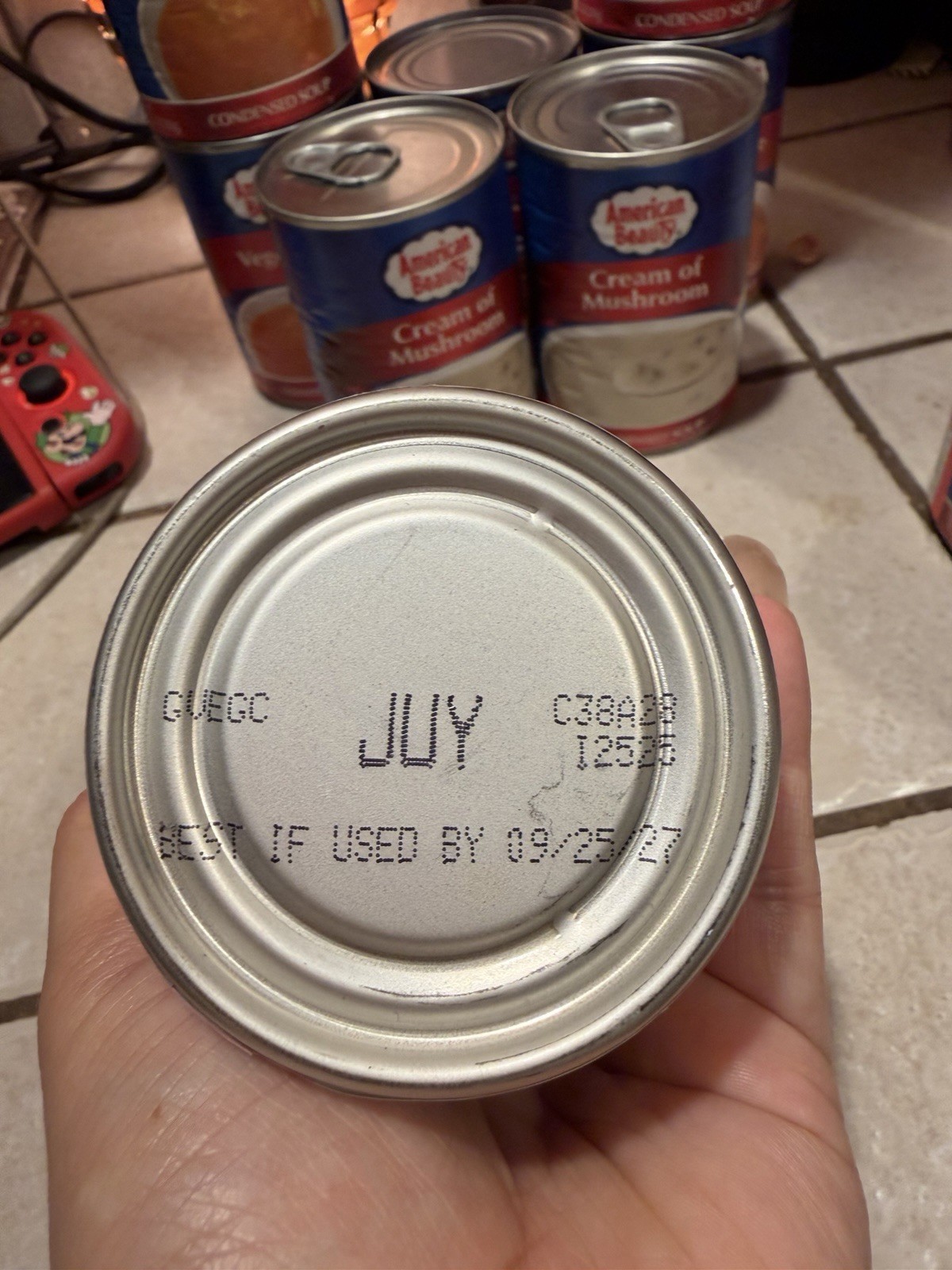 LOT OF 8 American Beauty Condensed Soup (6 x Vegetable; 2 x Cream of Mushroom)