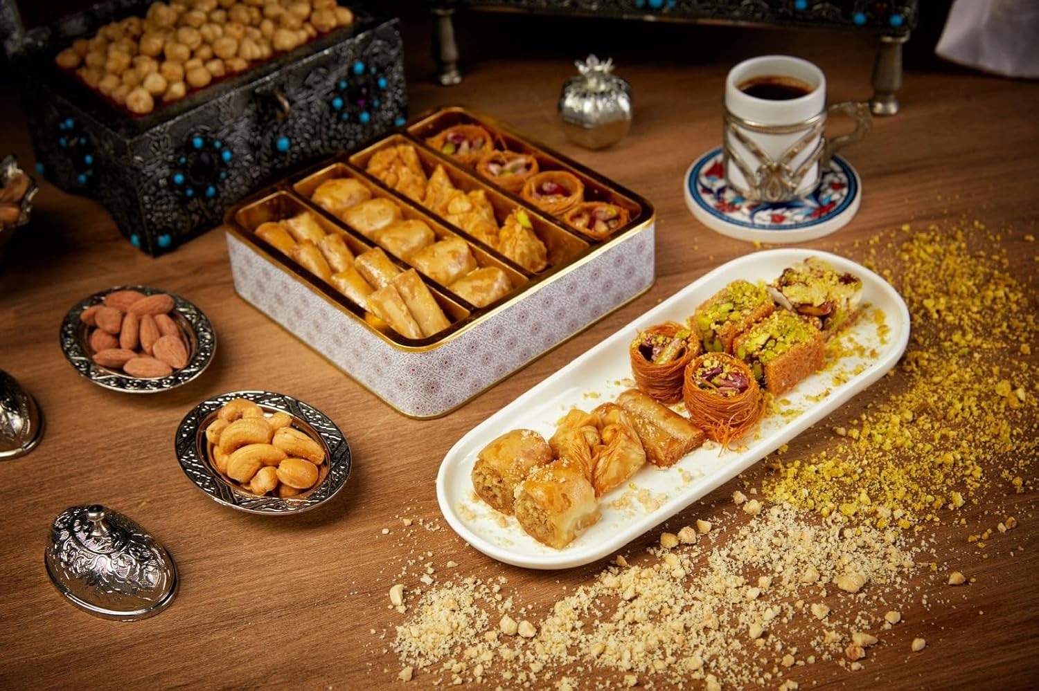 Premium Baklava Pastry Gift Box Traditional Turkish Desserts 250g Halal Treats