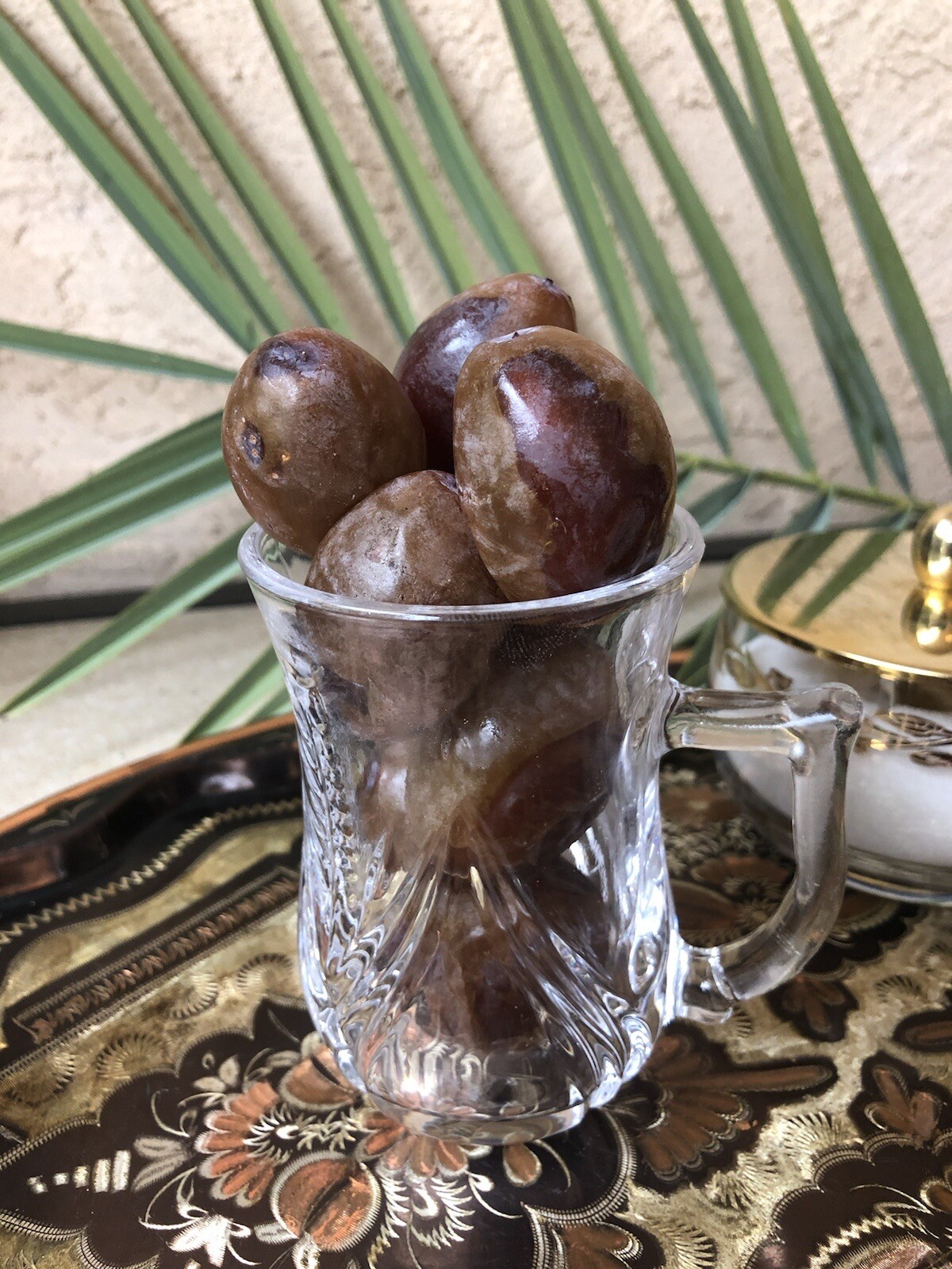 5 LB-BARHI BROWN DATES. CALIFORNIA FRESH. WE SELL MEDJOOL TOO! FAST SHIPPING.