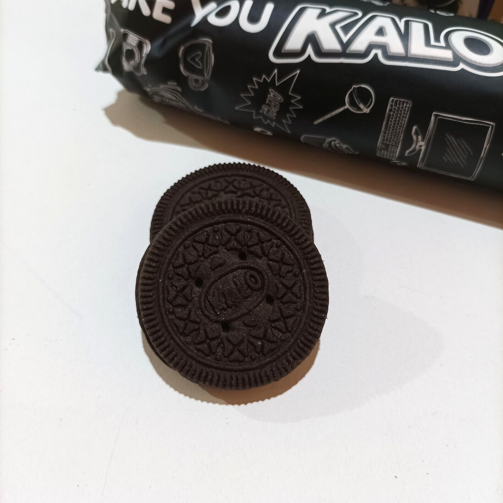 CHOCOLATE Biscuit With Ceylon Munchee KALO Vanilla Flavored Creamy CENTER New
