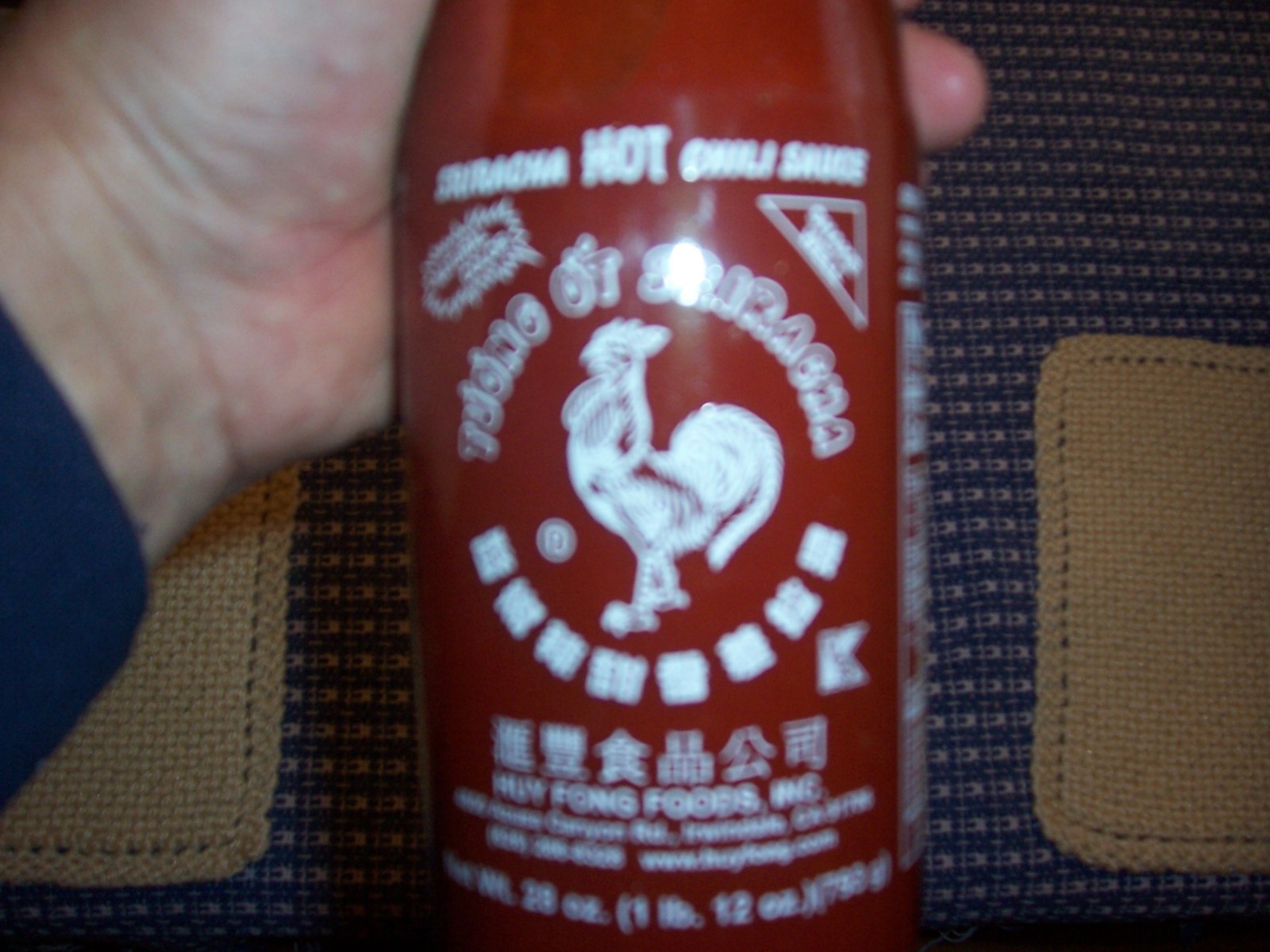 Huy Fong Foods, Sriracha Hot Chili Sauce Bottle, Large 28oz (793g). exp 3/27