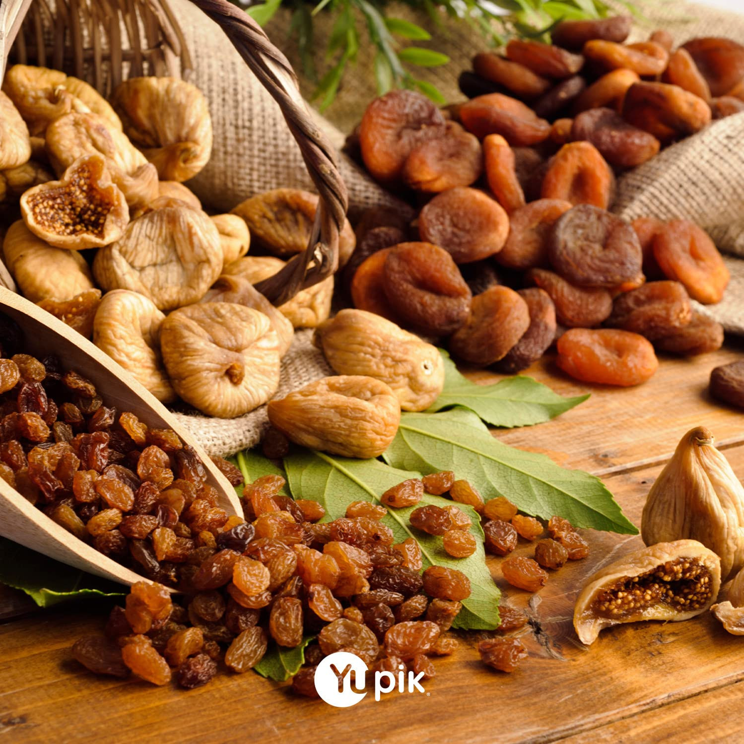 Organic Medjool Dates with Pits, 2.2 Lb (35.2 Oz), Non-Gmo, Gluten-Free, Vegan,